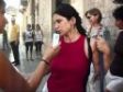 Le mamme puliscono le strade
